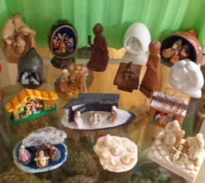 Kerstmarkt: Kerk geopend + tentoonstelling mini kerststalletjes + verkoop kerstartikelen